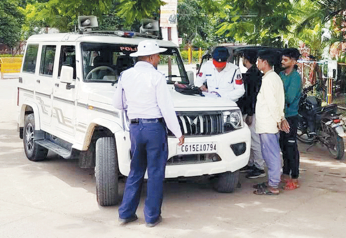 133 वाहन चालकों पर जुर्माना 133 वाहन चालकों पर जुर्माना