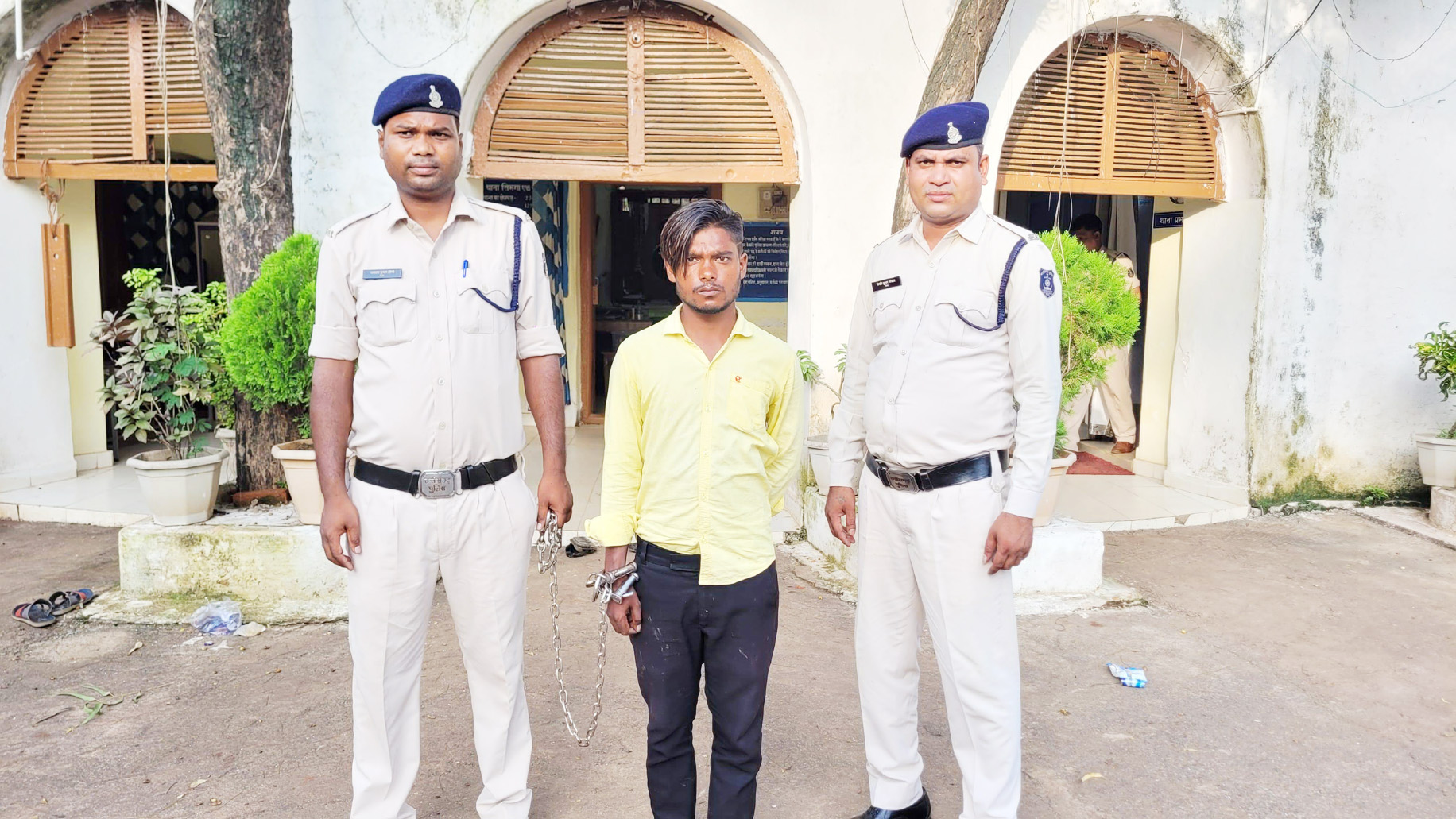 रेप, फोटो-वीडियो फैलाया, बंदी