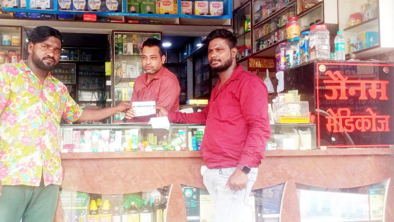 मेडिकल स्टोर्स संचालक पर सडक़ किनारे मलबा रखने पर लगा जुर्माना