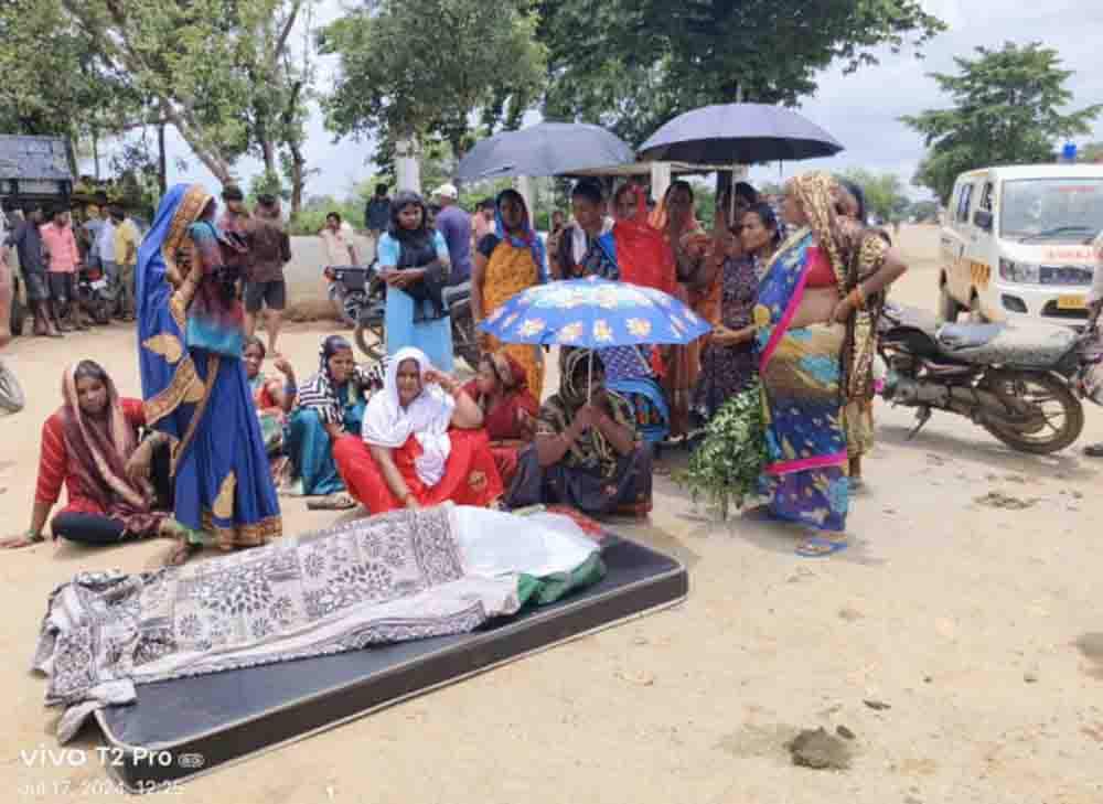रथोत्सव मेला देख लौट रही महिला को बाईक ने मारी ठोकर, मौत रथोत्सव मेला देख लौट रही महिला को बाईक ने मारी ठोकर, मौत