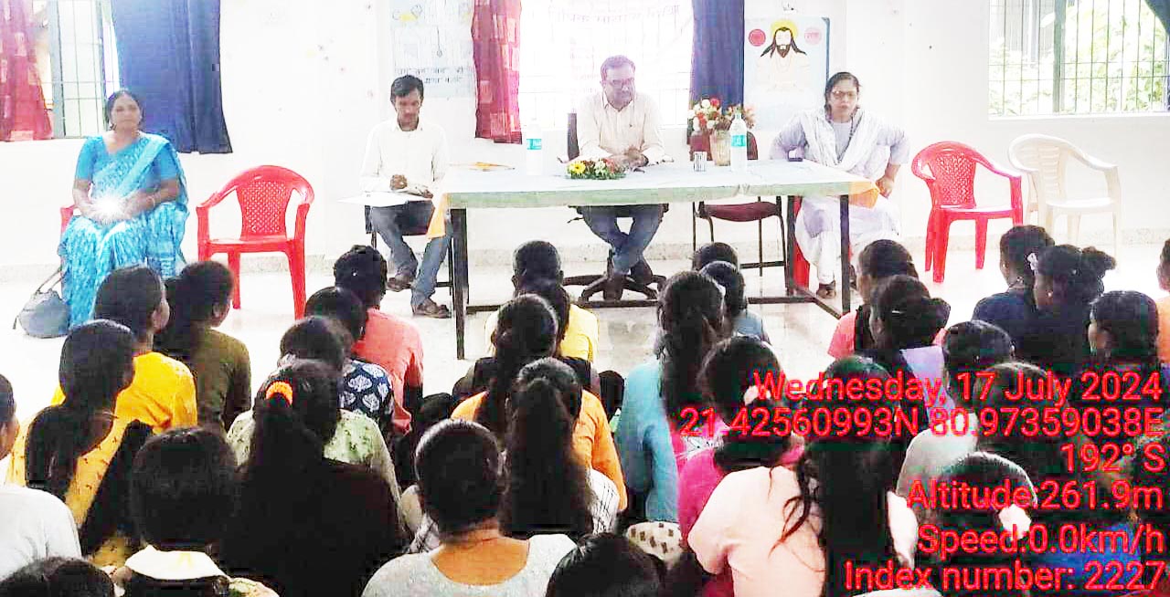 पोस्ट मैट्रिक कन्या छात्रावास  में विधिक साक्षरता शिविर 