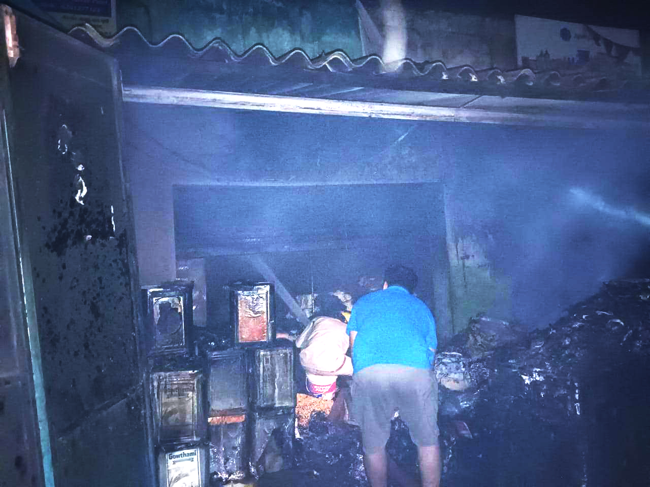 किराना दुकान में लगी आग, सामान खाक