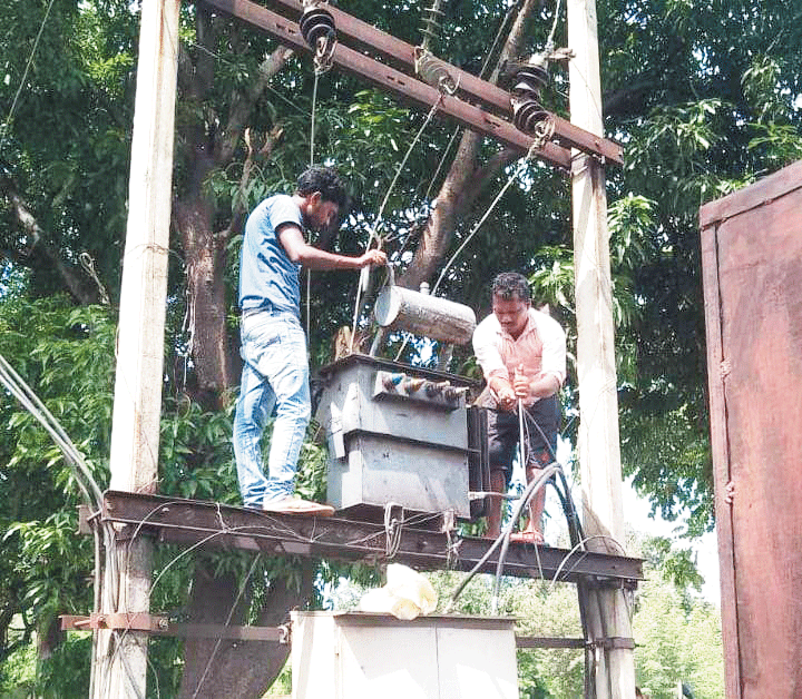नया ट्रांसफार्मर, गांव में खुशी