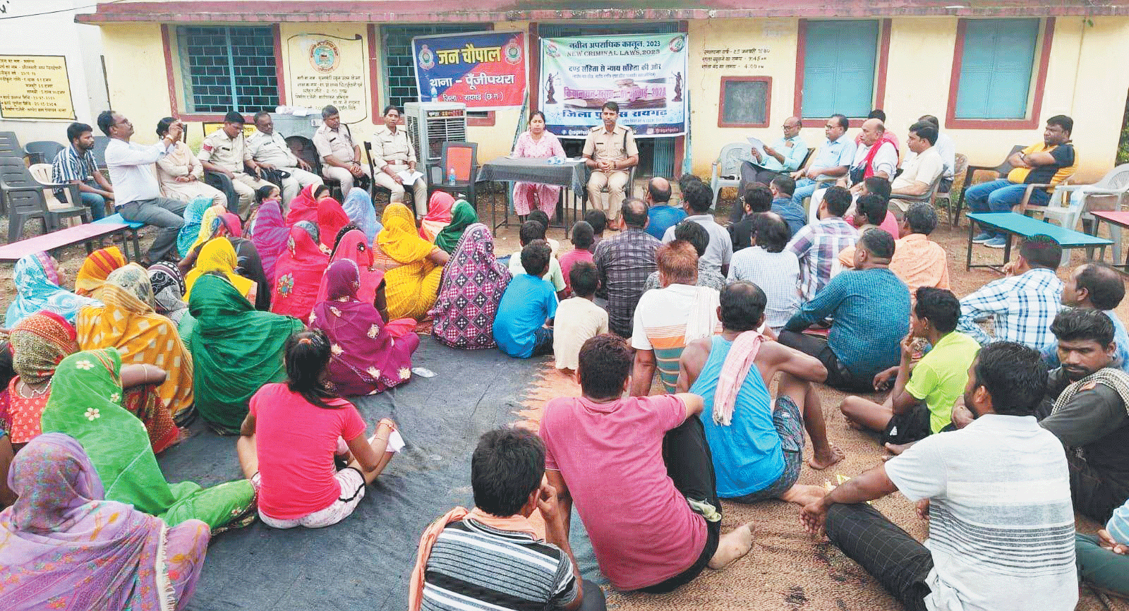 नायब तहसीलदार व टीआई ने दी नए कानूनों की जानकारी, सुनी समस्याएं