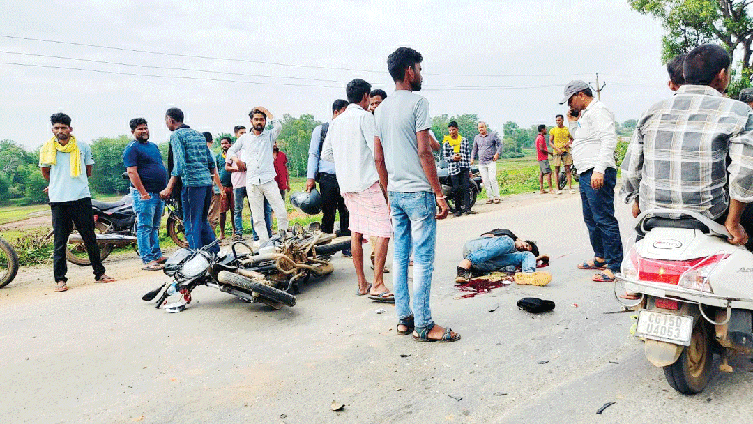 बाइकें भिड़ीं, एक की मौत, एक गंभीर बाइकें भिड़ीं, एक की मौत, एक गंभीर