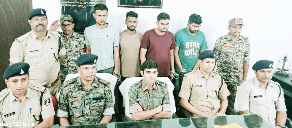 शेयर मार्केट में मुनाफे का झांसा दे ठगी, एमपी के 4 बंदी शेयर मार्केट में मुनाफे का झांसा दे ठगी, एमपी के 4 बंदी