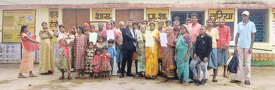 मूलभूत सुविधाओं की कमी से जूझ रहे राष्ट्रपति के दत्तक पुत्र पंडो