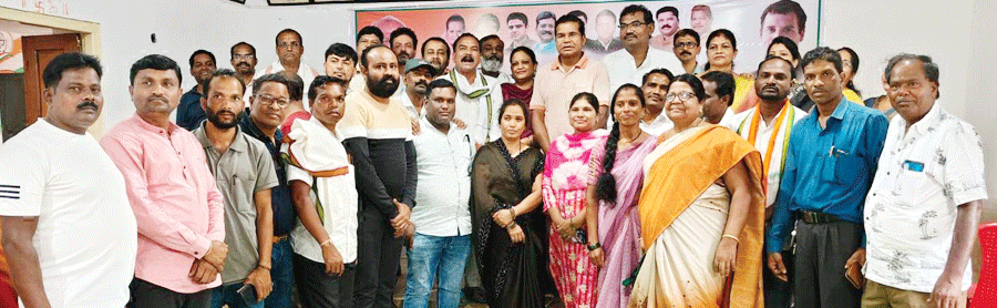 विस घेराव को सफल बनाने कांग्रेस की बैठक विस घेराव को सफल बनाने कांग्रेस की बैठक