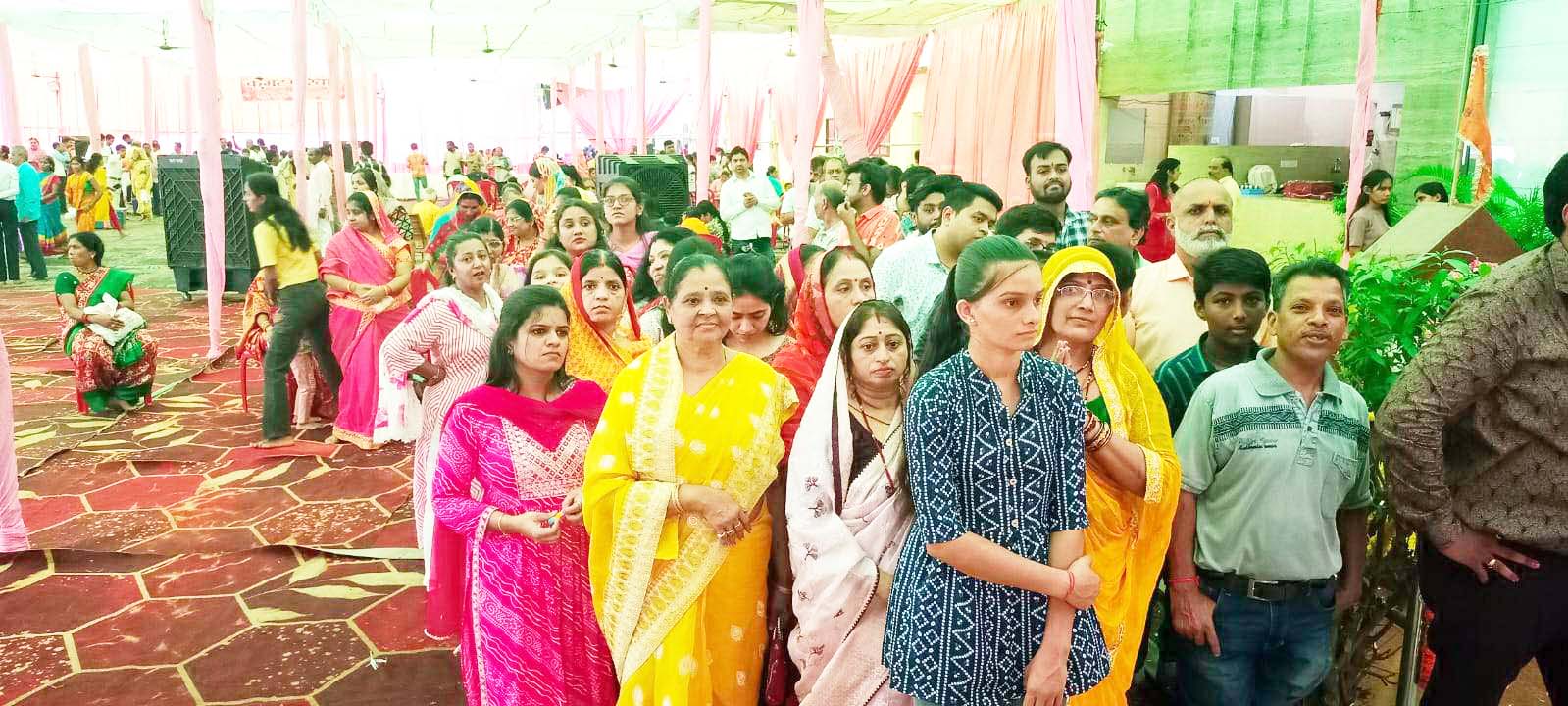 रामदेव बाबा दरबार में गुरु पूर्णिमा पर श्रद्धालुओं का तांता रामदेव बाबा दरबार में गुरु पूर्णिमा पर श्रद्धालुओं का तांता