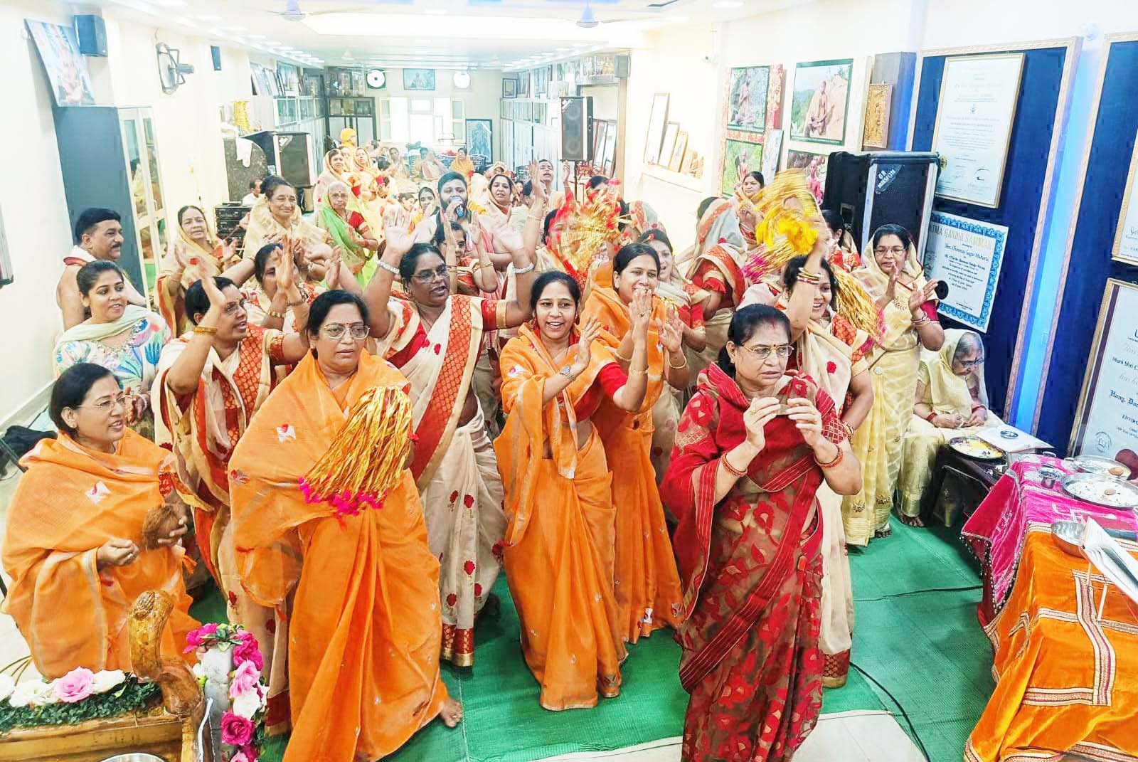 जैन मंदिर में विश्व शांति यज्ञ