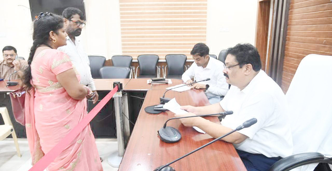 बोरझरा नाला बंद होने से फसलों को नुकसान, किसान परेशान बोरझरा नाला बंद होने से फसलों को नुकसान, किसान परेशान