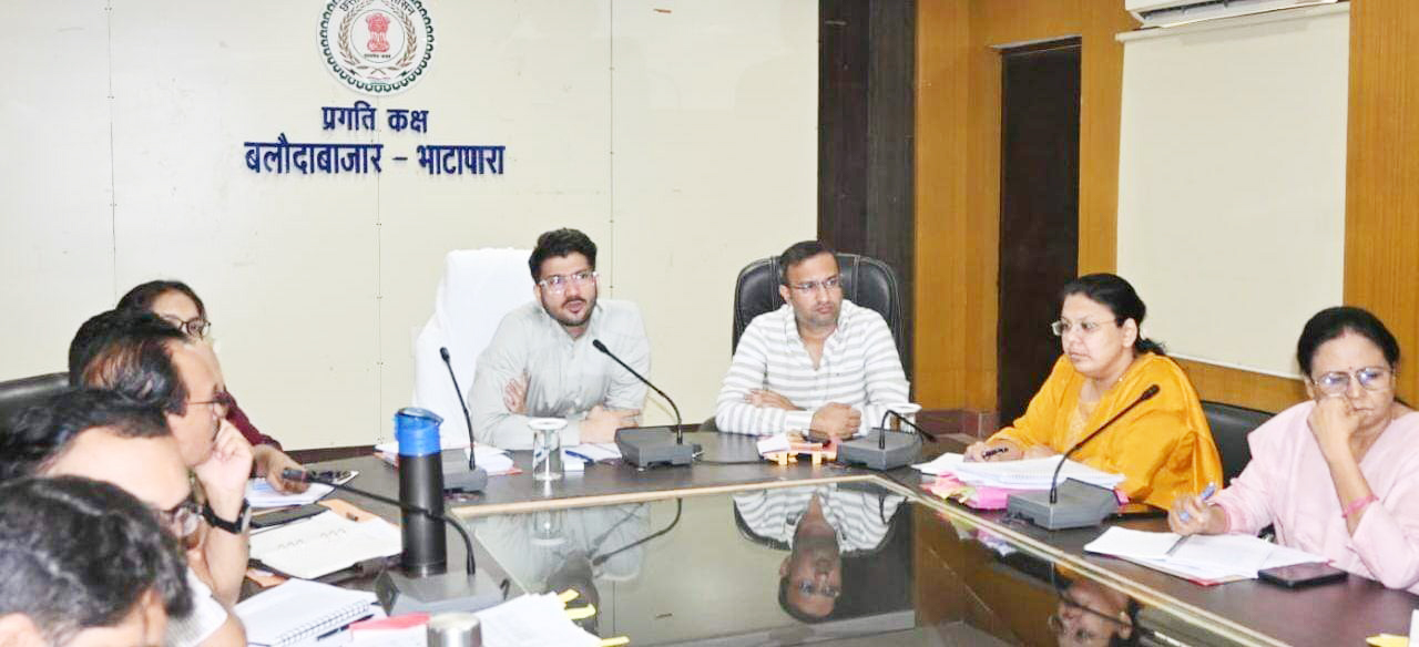 प्रधानमंत्री आवास निर्माण में लाएं तेजी