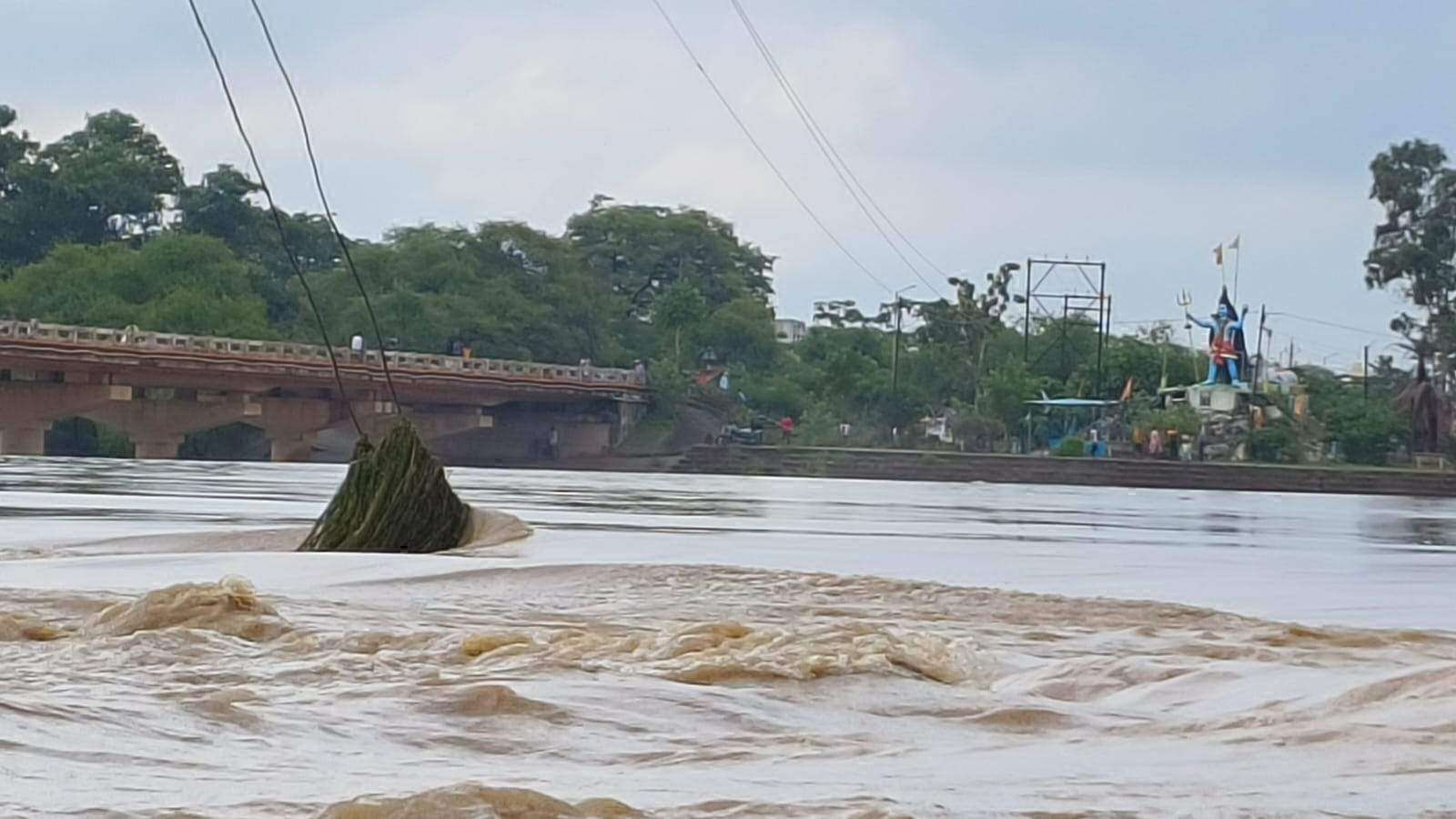 डेढ़ दशक बाद सावन में लगी झड़ी, नदी-नाले उफान पर