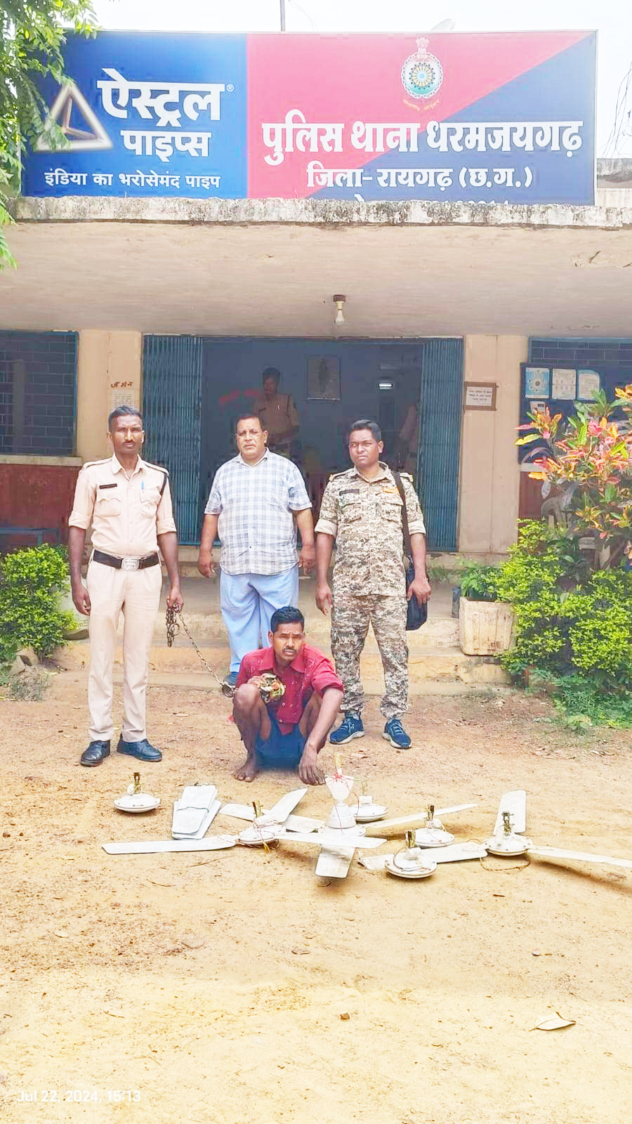 मुर्गी फार्म में पंखों की चोरी, आरोपी गिरफ्तार 