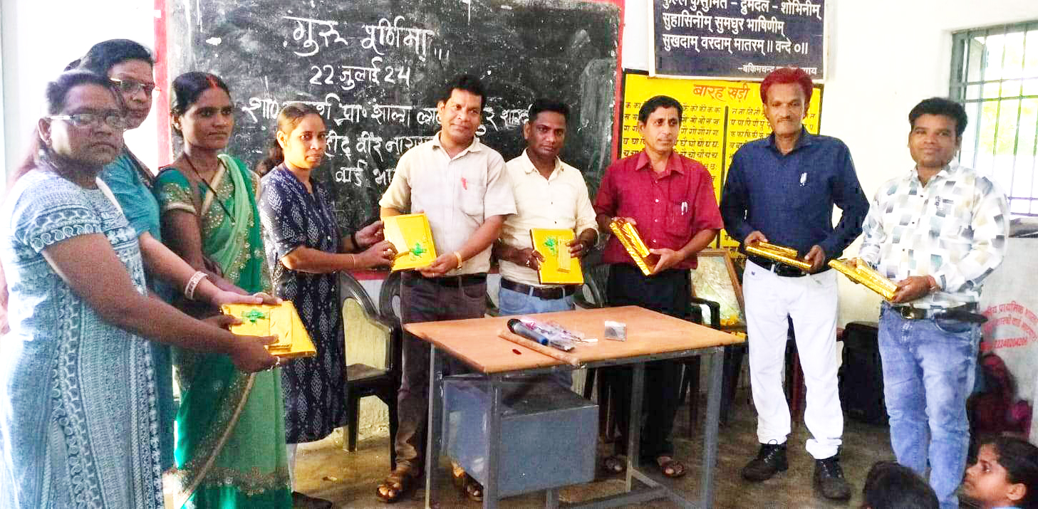 लाल बहादुर स्कूल में गुरु पूर्णिमा उत्सव