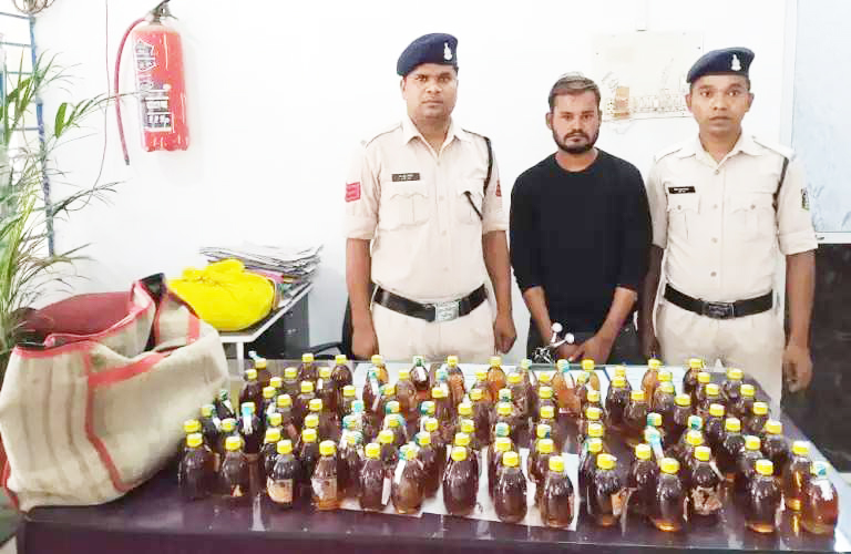 शराब कोचिया गिरफ्तार