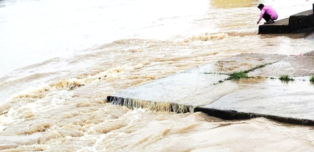 भारी बारिश के कारण खोले गंगरेल के गेट