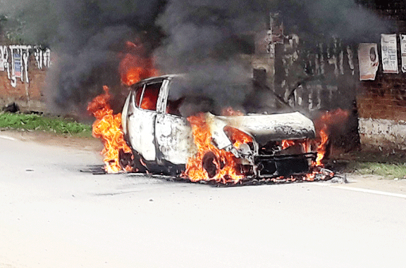 कार में लगी आग, जलकर खाक