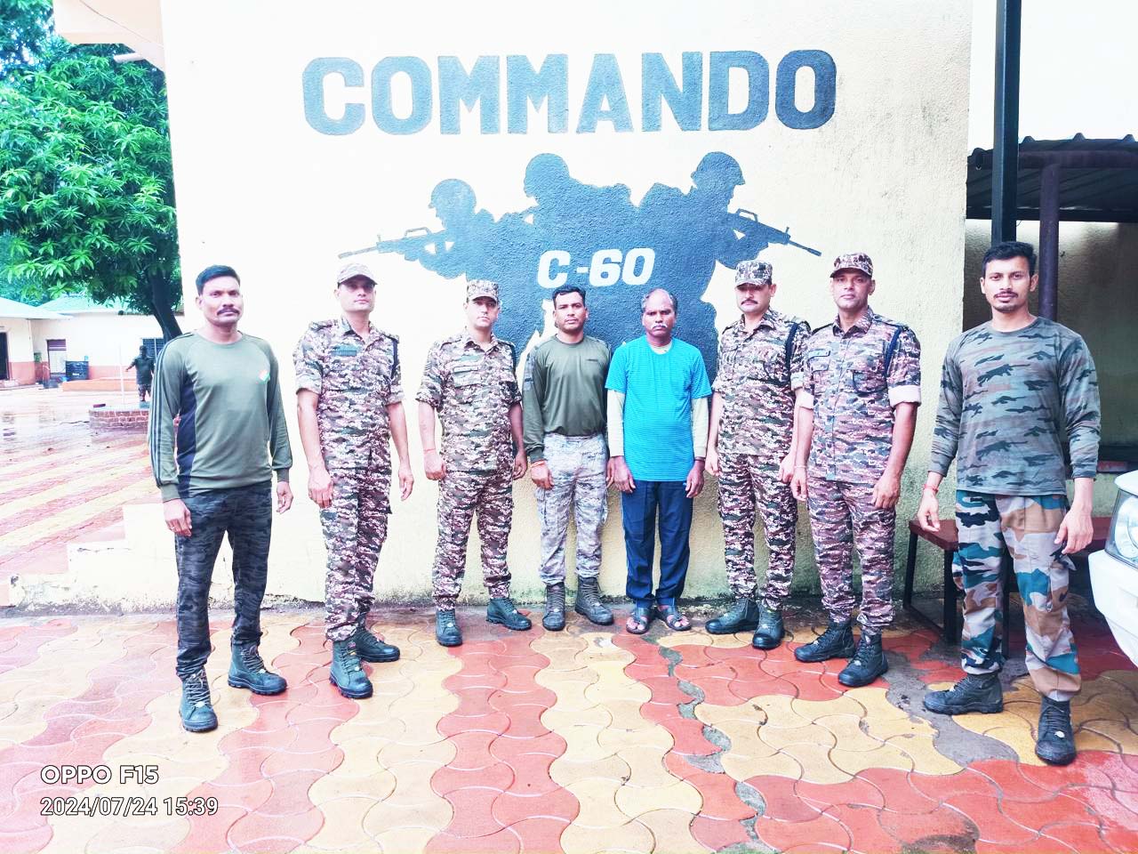 दो लाख का इनामी नक्सली ने किया समर्पण दो लाख का इनामी नक्सली ने किया समर्पण
