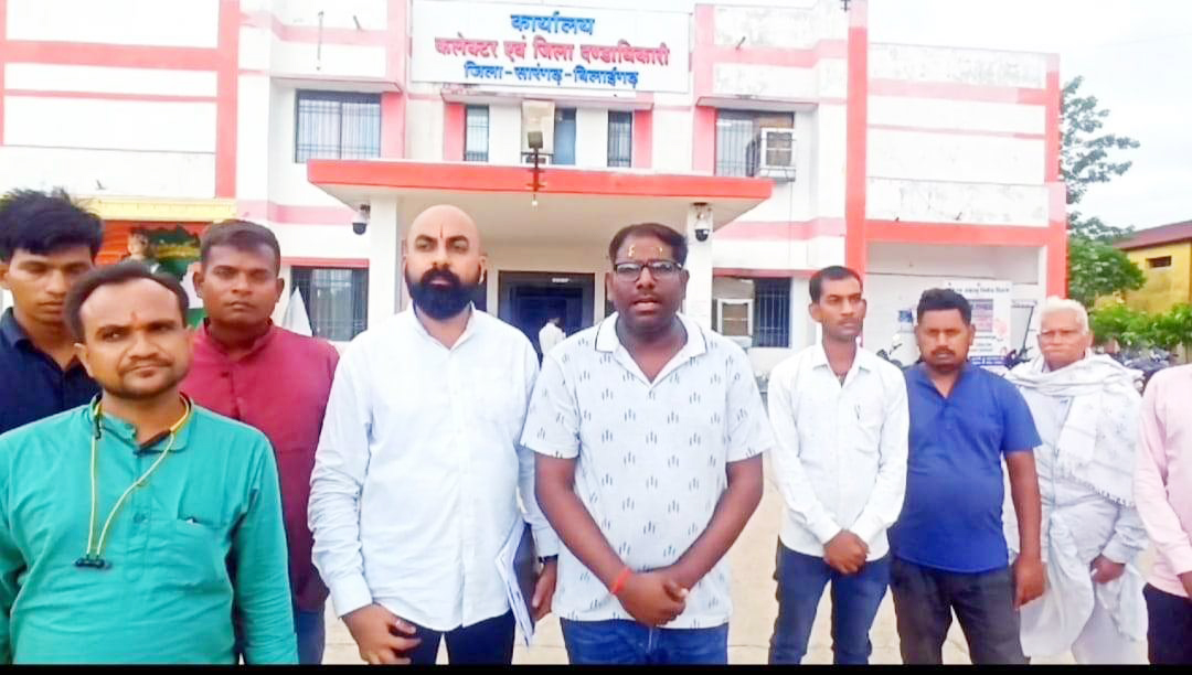 ऑपरेटर पर वसूली का आरोप, कलेक्टर से शिकायत