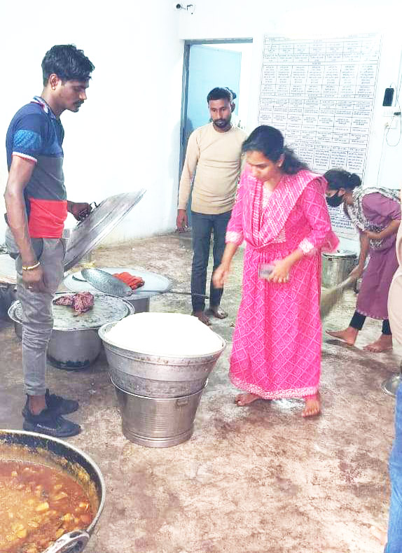 जिला अस्पताल में मरीजों की थाली से लड्डू गायब