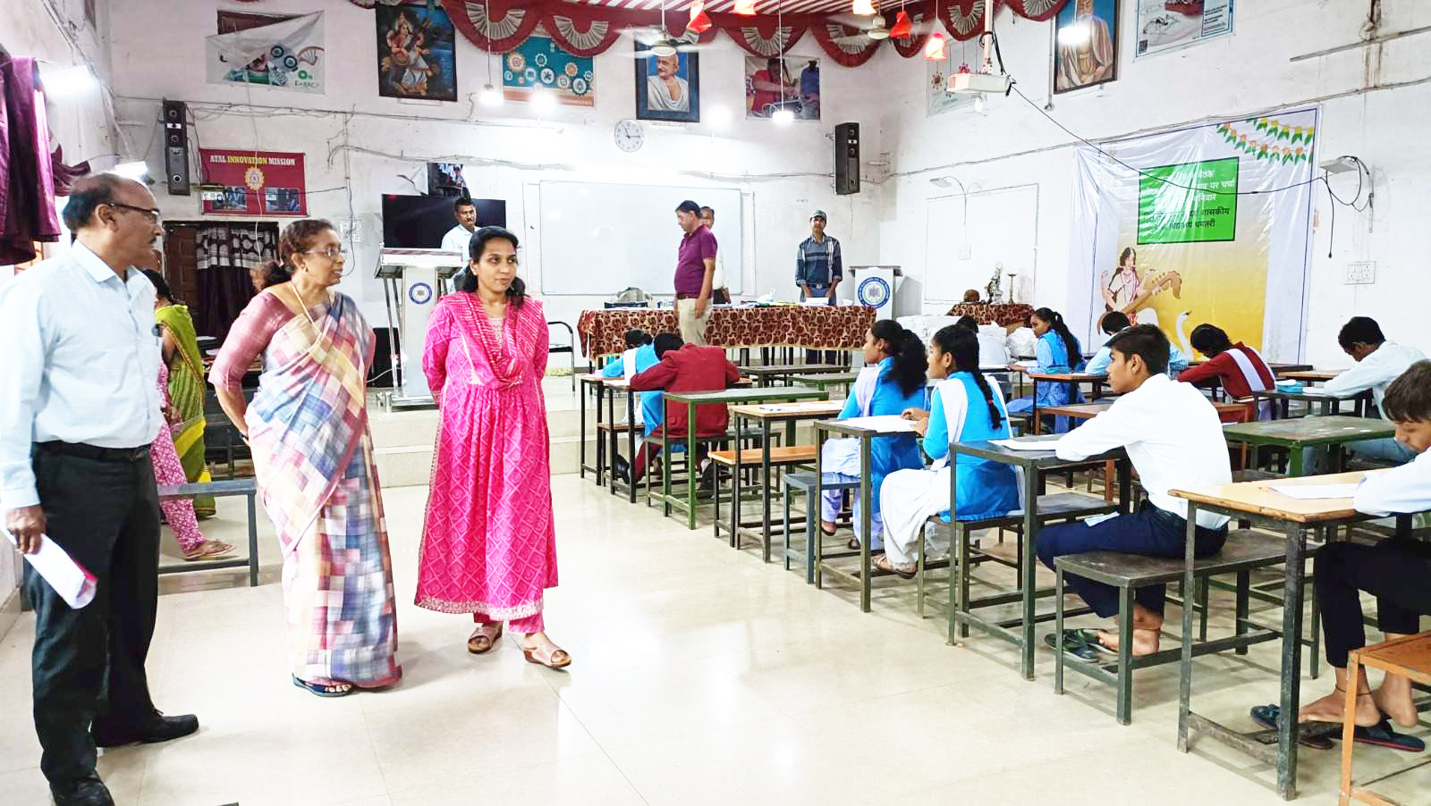 कलेक्टर ने किया परीक्षा केन्द्र का निरीक्षण