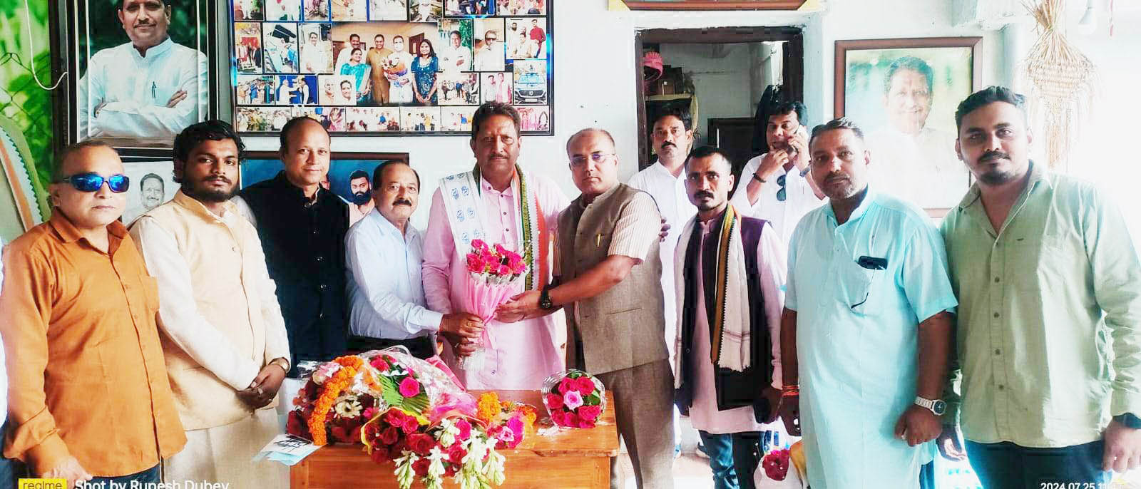 गिरीश देवांगन के जन्मदिन पर दी बधाई गिरीश देवांगन के जन्मदिन पर दी बधाई