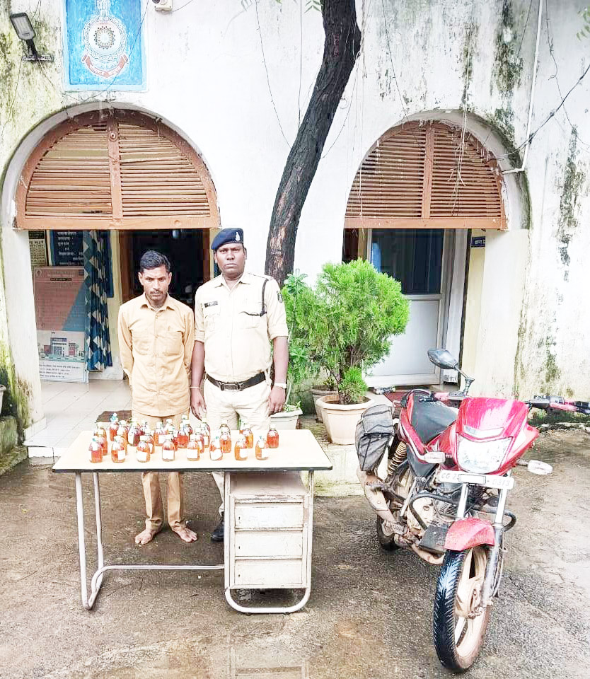 अवैध शराब परिवहन, कोचिया गिरफ्तार