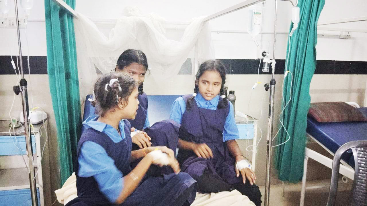 मिड-डे मील खाने के बाद 11 स्कूली बच्चों की तबीयत बिगड़ी, 4 गंभीर मिड-डे मील खाने के बाद 11 स्कूली बच्चों की तबीयत बिगड़ी, 4 गंभीर