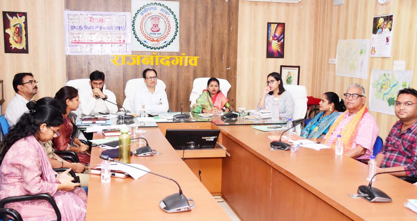 कलेक्टर ने ली विकास योजना समिति की बैठक कलेक्टर ने ली विकास योजना समिति की बैठक