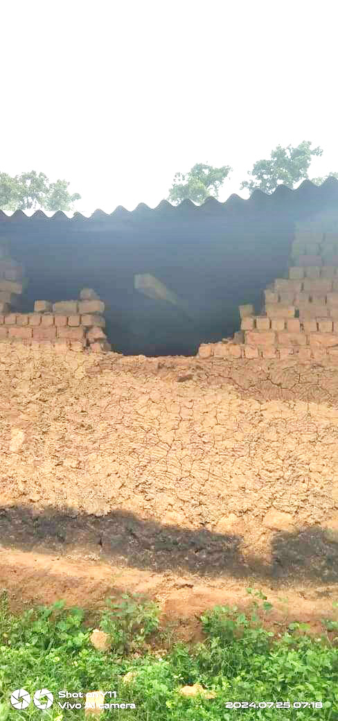 हाथी के उत्पात से ग्रामीण परेशान, फिर तोड़े 3 मकान