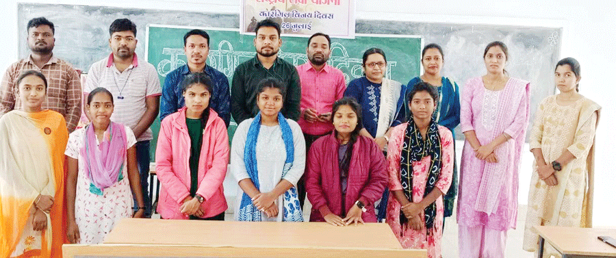 कन्या महाविद्यालय में शहीदों को दी श्रद्धांजलि कन्या महाविद्यालय में शहीदों को दी श्रद्धांजलि