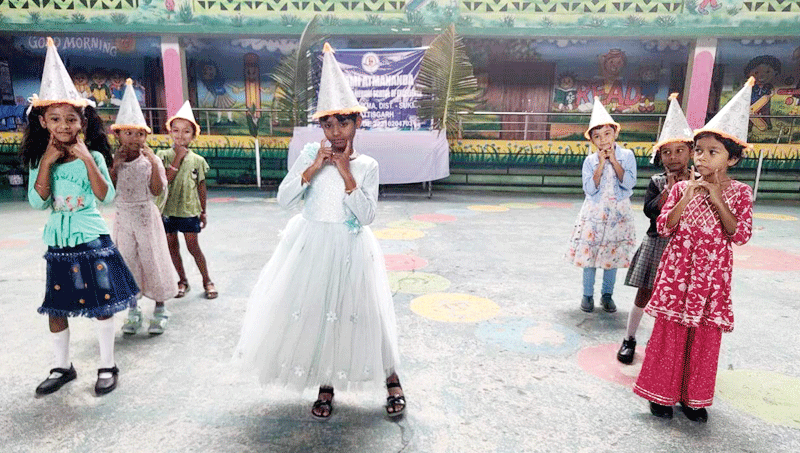 आत्मानंद स्कूल में विभिन्न सांस्कृतिक कार्यक्रम