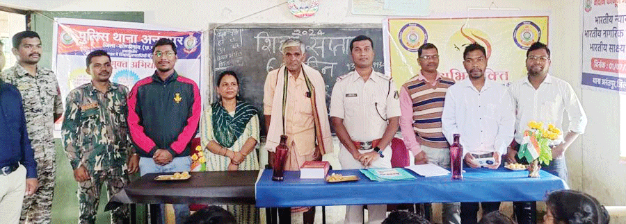 स्कूली बच्चों को दी तीन नए कानून की जानकारी स्कूली बच्चों को दी तीन नए कानून की जानकारी