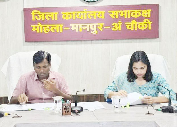 कलेक्टर ने की विकास कार्यों की समीक्षा कलेक्टर ने की विकास कार्यों की समीक्षा