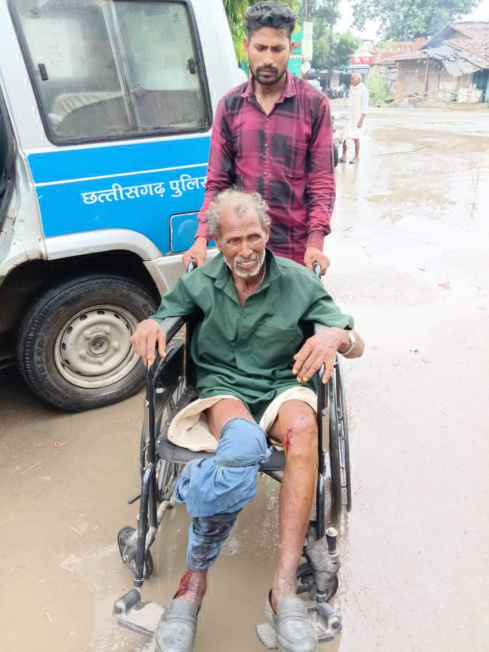 खेत देखने गए बुजुर्ग पर भालू ने किया हमला, जख्मी खेत देखने गए बुजुर्ग पर भालू ने किया हमला, जख्मी