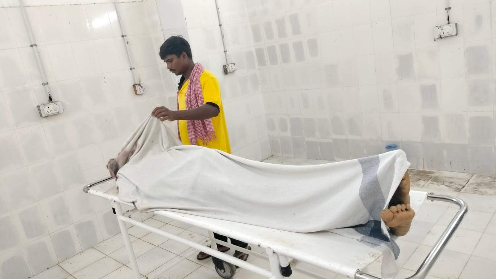 दो बाइकें भिड़ीं, युवक की मौत, एक गंभीर दो बाइकें भिड़ीं, युवक की मौत, एक गंभीर