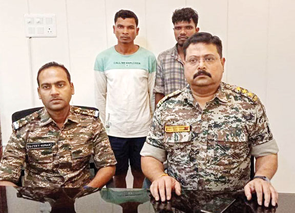 नाबालिग सहित 3 नक्सली गिरफ्तार, भारी मात्रा में विस्फोटक बरामद