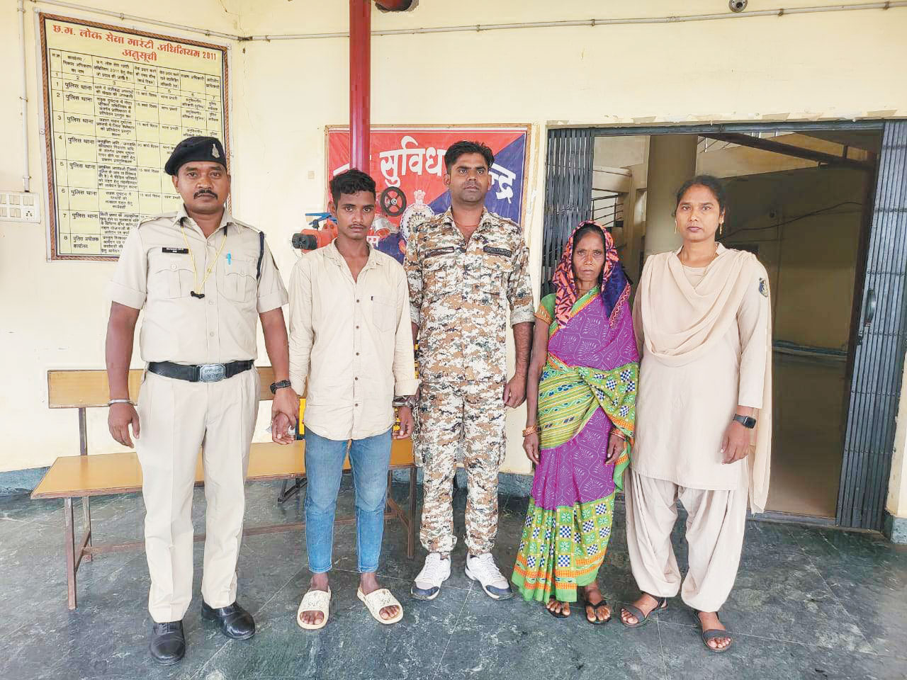 शादी का झांसा दे नाबालिग से रेप-गर्भपात, मां-बेटा गिरफ्तार