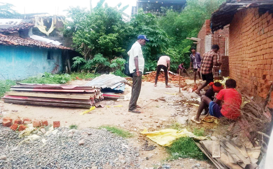 जहां बनना था आंगनबाड़ी, वहां अतिक्रमण