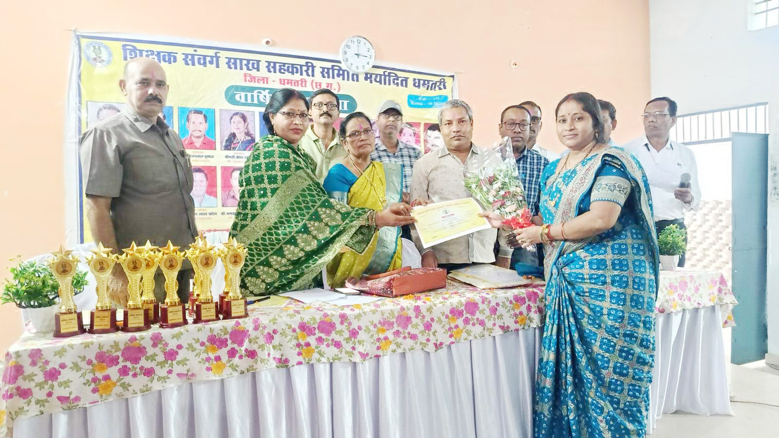 15वें वार्षिक आमसभा में प्रतिभावान छात्र-छात्राओं का सम्मान