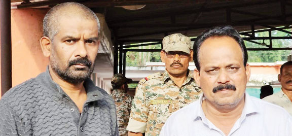 सोलर स्ट्रीट लाइट के नाम पर फर्जी वर्क ऑर्डर बनाया, कांग्रेसी नेता और अफसर गिरफ्तार सोलर स्ट्रीट लाइट के नाम पर फर्जी वर्क ऑर्डर बनाया, कांग्रेसी नेता और अफसर गिरफ्तार