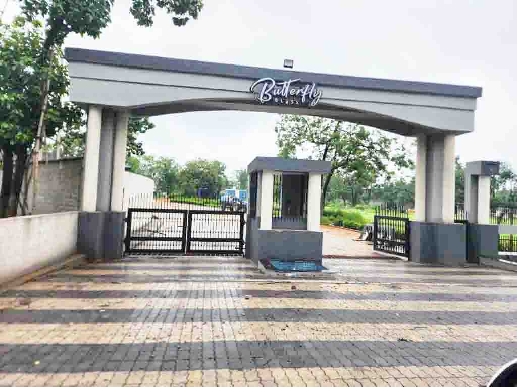 फार्म हाउस के नाम से ली जमीन, हजारों पेड़ों को काटकर बनाया  जा रहा आलीशान कार्टेज, पटवारी भी नहीं दे पा रही कोई जवाब