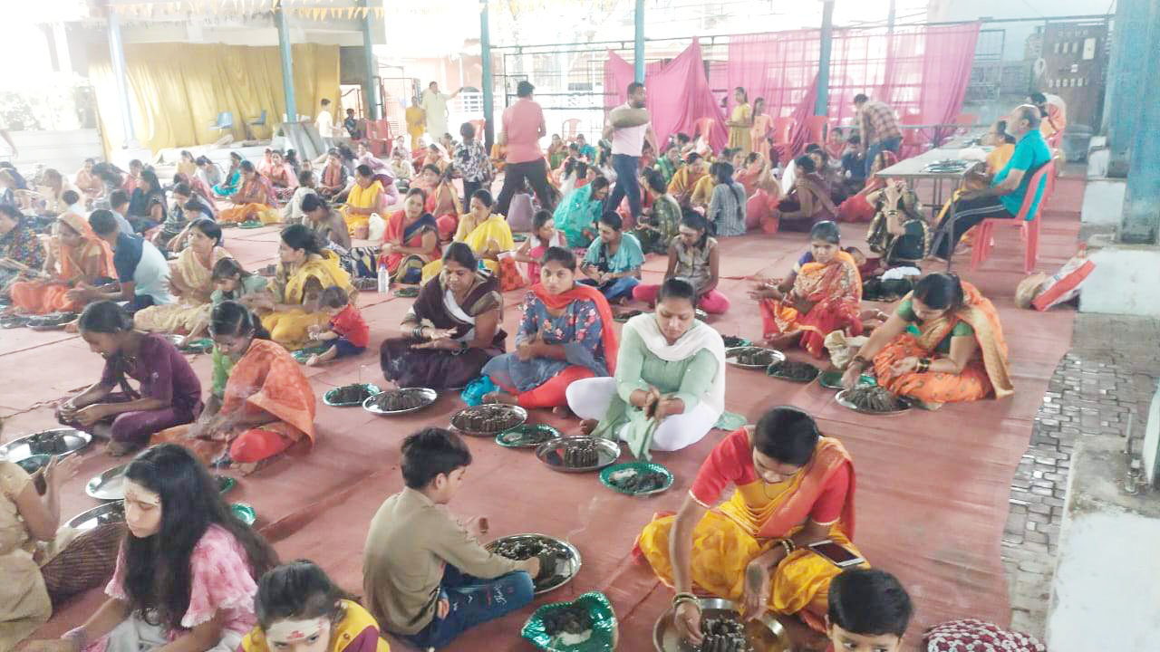 सावन के दूसरे सोमवार को 72 हजार पार्थिव शिवलिंग का निर्माण सावन के दूसरे सोमवार को 72 हजार पार्थिव शिवलिंग का निर्माण