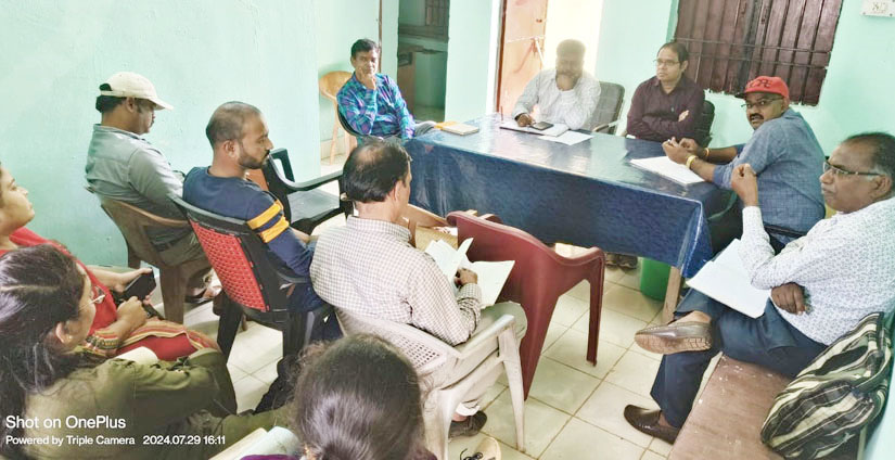 नवापारा में तहसीलदार, आरआई और पटवारियों की बैठक नवापारा में तहसीलदार, आरआई और पटवारियों की बैठक