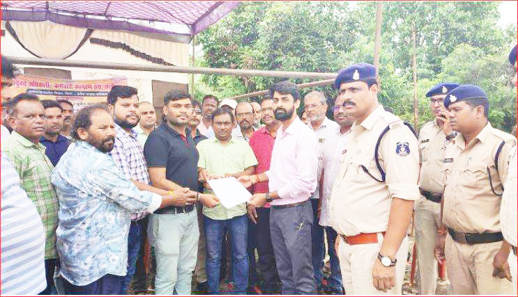 धरना-प्रदर्शन, सौंपा ज्ञापन