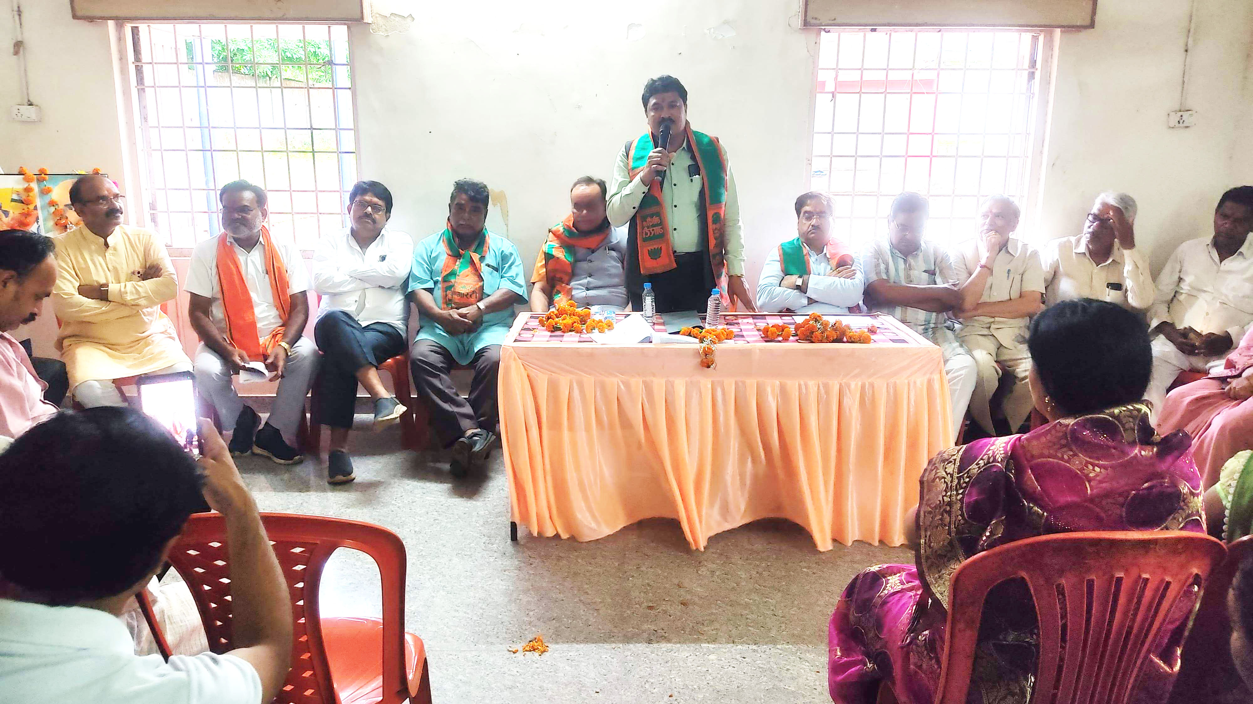 कार्यकर्ता नगरीय निकाय चुनाव के लिए कमर कस ले- विधायक कार्यकर्ता नगरीय निकाय चुनाव के लिए कमर कस ले- विधायक