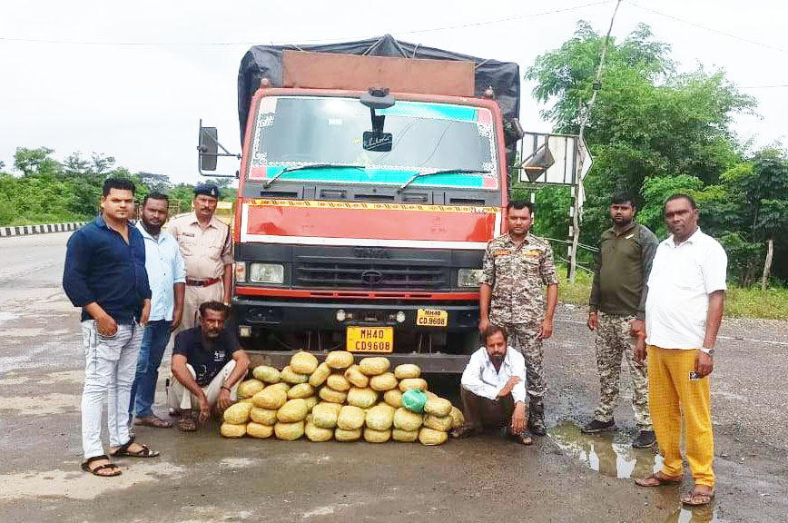 साढ़े 7 लाख के गांजा संग दो अंतरराजीय तस्कर गिरफ्तार साढ़े 7 लाख के गांजा संग दो अंतरराजीय तस्कर गिरफ्तार