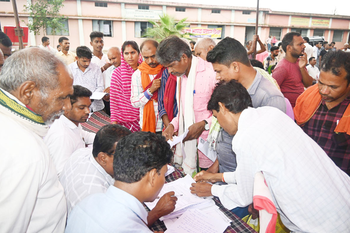 शिविर में 412 में से 151 आवेदनों का मौके पर निराकरण