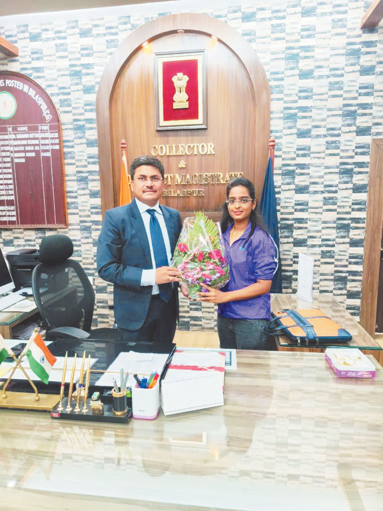 यूरोप की सबसे ऊंची चोटी पर बिलासपुर की बेटी निशा यादव ने लहराया तिरंगा